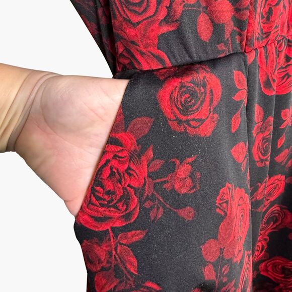 Torrid Mini Dress Size 1 (1X) Black Red Roses Sweetheart Neckline Sleeveless - Picture 7 of 10